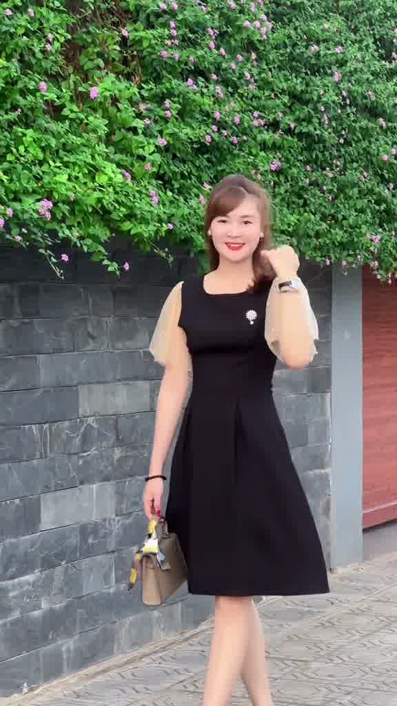 Elegant Black Dress | Effortless Fashion